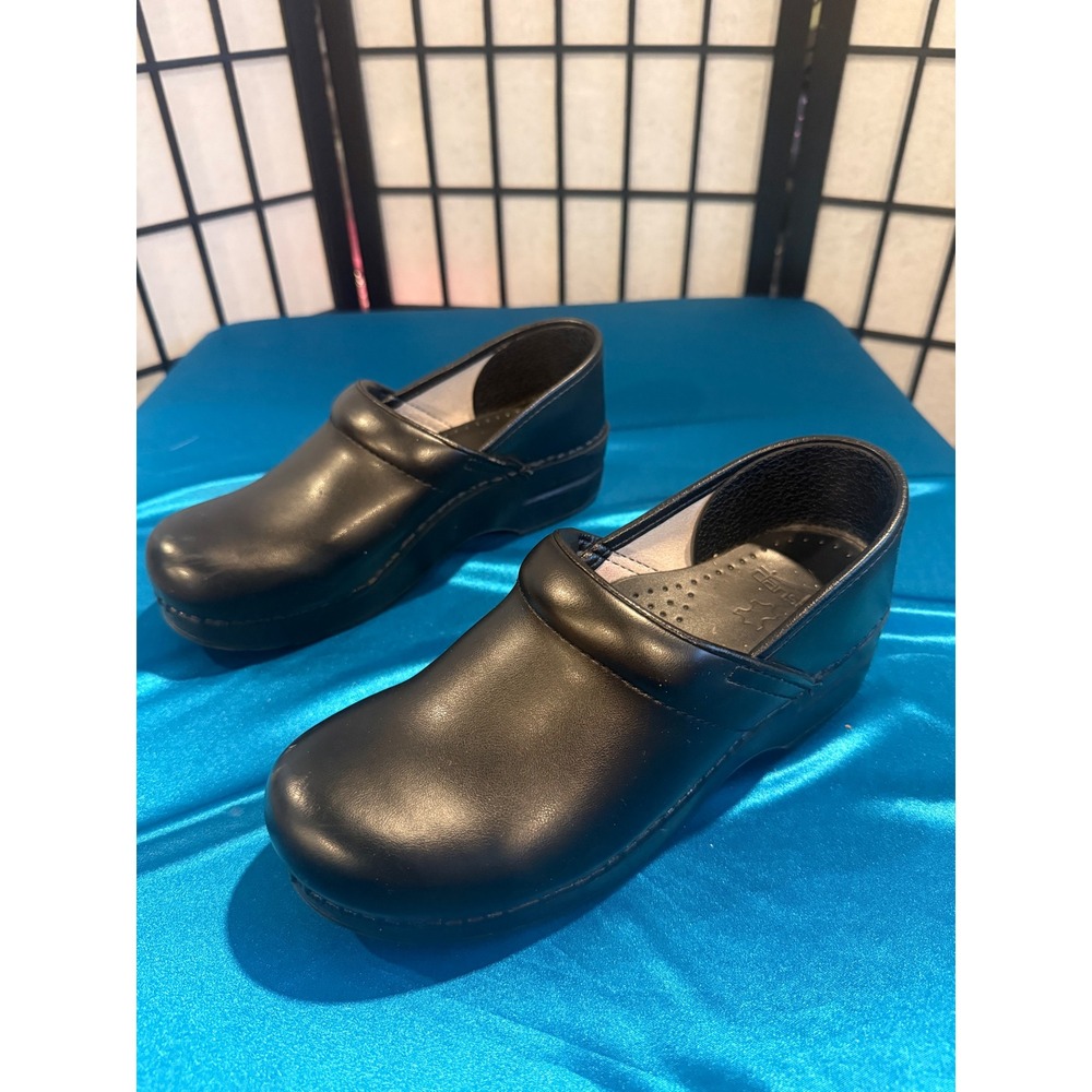 Dansko Professional Black Leather Clogs Size 39 Women's 8.5-9 Comfort Work Shoes